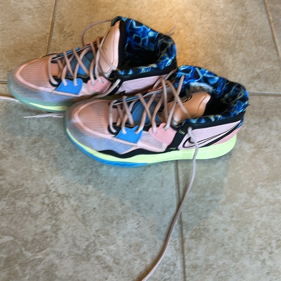 Nike Kyrie Infinity Valentines Day - Picture 5 of 5